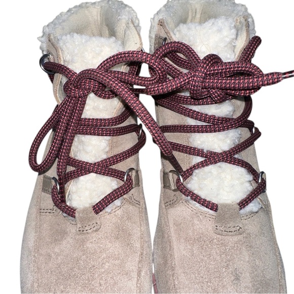 Sorel Women's Beige Winter Boots with Burgundy Laces - Picture 4 of 9